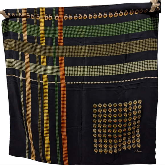 Echo silk scarf. Approx 29-30" square. Geometric design - Picture 4 of 10